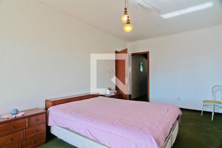 Casa à venda com 310m², 4 quartos e 2 vagasSuíte