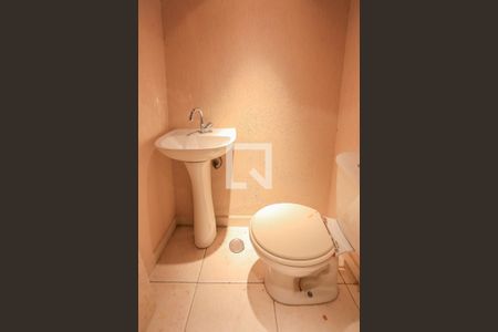 Banheiro de casa para alugar com 4 quartos, 380m² em Jardim Jussara, São Paulo