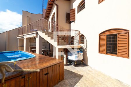 Casa à venda com 179m², 4 quartos e 3 vagasQuintal
