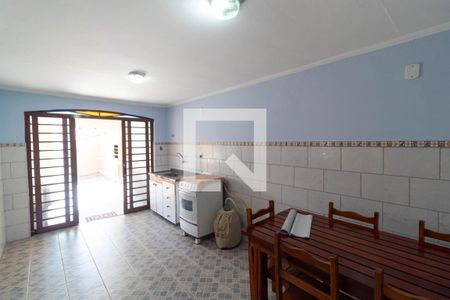 Casa à venda com 179m², 4 quartos e 3 vagasCozinha da casa 02