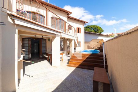 Casa à venda com 179m², 4 quartos e 3 vagasQuintal