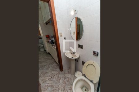 Casa à venda com 450m², 4 quartos e 6 vagasBanheiro de Serviço