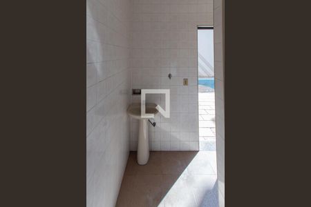 Casa à venda com 450m², 4 quartos e 6 vagasBanheiro da Piscina