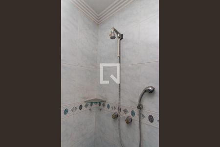 Casa à venda com 450m², 4 quartos e 6 vagasBanheiro da Suíte 2