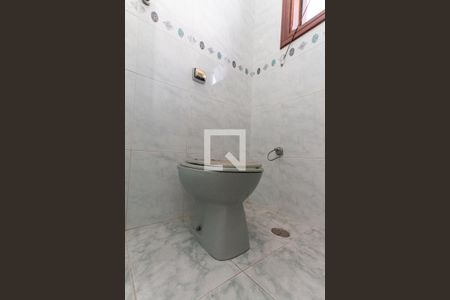 Casa à venda com 450m², 4 quartos e 6 vagasBanheiro da Suíte 2