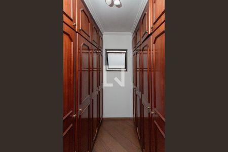 Casa à venda com 450m², 4 quartos e 6 vagasCloset das Suítes 1 e 2