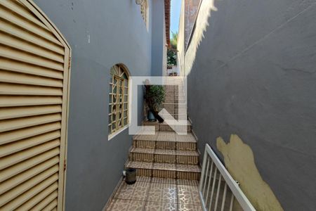 Casa à venda com 208m², 4 quartos e 6 vagasCorredor - Quintal