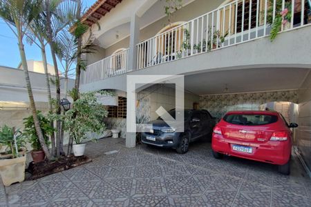Casa à venda com 208m², 4 quartos e 6 vagasQuintal - Garagem