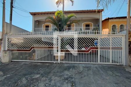 Casa à venda com 208m², 4 quartos e 6 vagasFachada