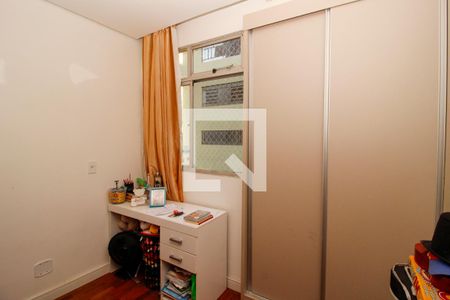 Quarto de apartamento à venda com 2 quartos, 60m² em Santo Antônio, Belo Horizonte