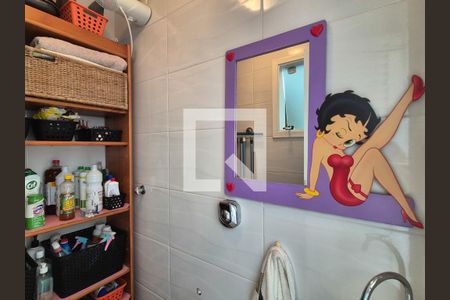 Casa de condomínio à venda com 200m², 4 quartos e 2 vagasBanheiro de Serviço