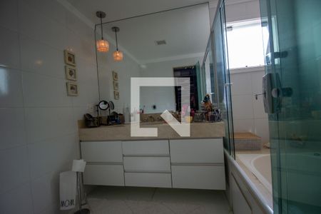 Casa de condomínio à venda com 200m², 4 quartos e 2 vagasBanheiro da Suíte 1