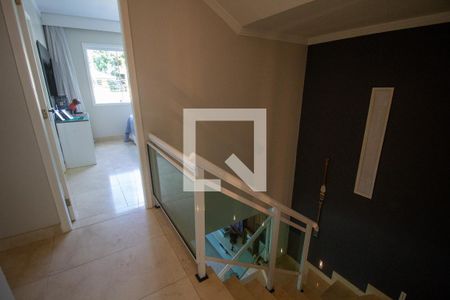 Casa de condomínio à venda com 200m², 4 quartos e 2 vagasHall