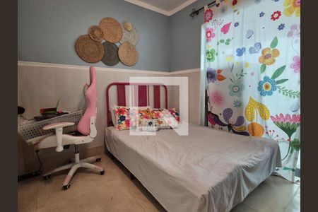 Casa de condomínio à venda com 200m², 4 quartos e 2 vagasQuarto