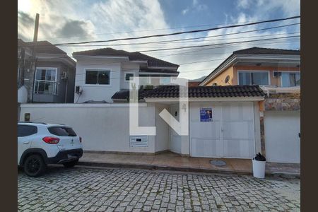 Casa de condomínio à venda com 200m², 4 quartos e 2 vagasFachada