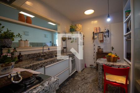 Casa de condomínio à venda com 200m², 4 quartos e 2 vagasCozinha e Área de Serviço