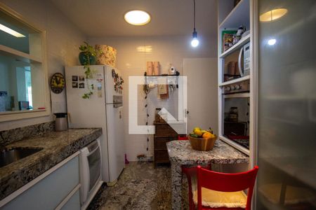 Casa de condomínio à venda com 200m², 4 quartos e 2 vagasCozinha e Área de Serviço