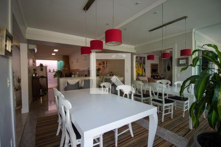 Casa de condomínio à venda com 200m², 4 quartos e 2 vagasÁrea Gourmet