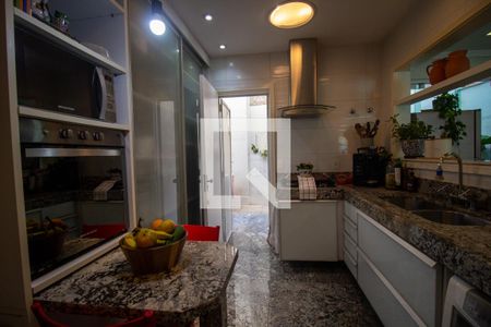 Casa de condomínio à venda com 200m², 4 quartos e 2 vagasCozinha e Área de Serviço