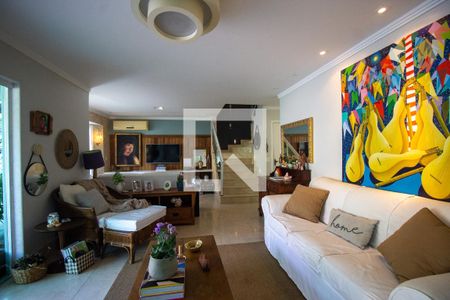 Sala de casa de condomínio à venda com 4 quartos, 200m² em Vargem Pequena, Rio de Janeiro