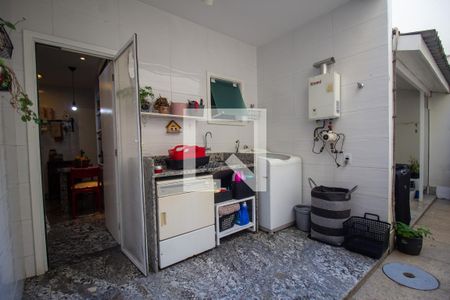 Casa de condomínio à venda com 200m², 4 quartos e 2 vagasCozinha e Área de Serviço