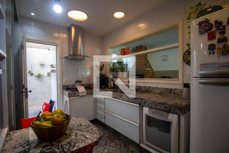 Casa de condomínio à venda com 200m², 4 quartos e 2 vagasCozinha e Área de Serviço