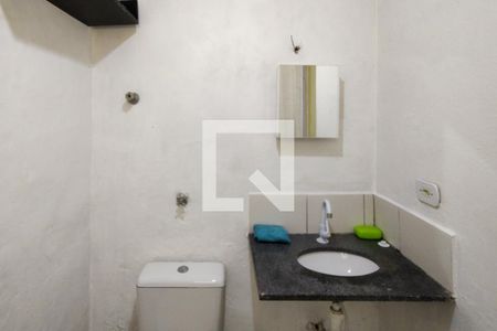 Banheiro de kitnet/studio para alugar com 1 quarto, 23m² em Cidade Ocian, Praia Grande