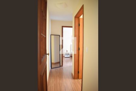 Corredor de apartamento para alugar com 2 quartos, 73m² em Cabral, Curitiba
