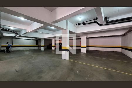 Garagem  de apartamento para alugar com 2 quartos, 50m² em Parque das Nações, Santo André