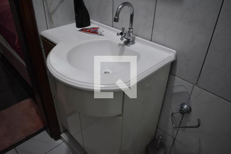 Banheiro Suíte de casa para alugar com 2 quartos, 80m² em Cidade Industrial, Curitiba
