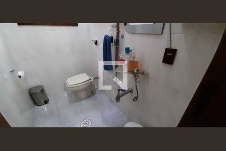Casa à venda com 360m², 6 quartos e 3 vagas Casa à venda com 360m², 6 quartos e 3 vagasBanheiro Quarto