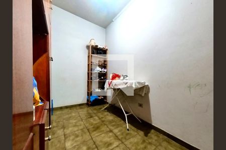 Casa à venda com 302m², 5 quartos e 4 vagas Casa à venda com 302m², 5 quartos e 4 vagasQuarto 5 - Closet