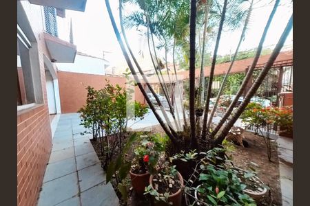 Casa à venda com 302m², 5 quartos e 4 vagas Casa à venda com 302m², 5 quartos e 4 vagasJardim Garagem