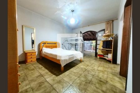 Casa à venda com 302m², 5 quartos e 4 vagas Casa à venda com 302m², 5 quartos e 4 vagasQuarto 5