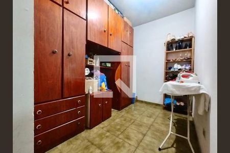 Casa à venda com 302m², 5 quartos e 4 vagas Casa à venda com 302m², 5 quartos e 4 vagasQuarto 5 - Closet