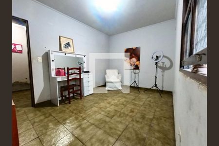 Casa à venda com 302m², 5 quartos e 4 vagas Casa à venda com 302m², 5 quartos e 4 vagasQuarto 3