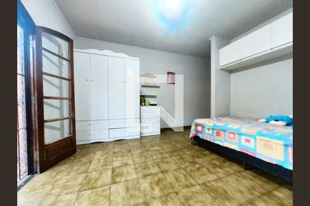 Casa à venda com 302m², 5 quartos e 4 vagas Casa à venda com 302m², 5 quartos e 4 vagasQuarto 2