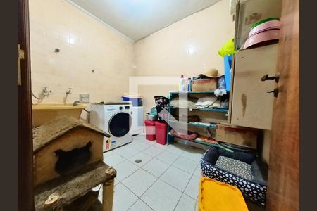 Casa à venda com 302m², 5 quartos e 4 vagas Casa à venda com 302m², 5 quartos e 4 vagasLavanderia