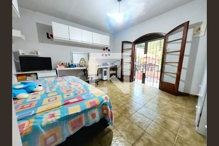 Casa à venda com 302m², 5 quartos e 4 vagas Casa à venda com 302m², 5 quartos e 4 vagasQuarto 2