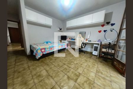 Casa à venda com 302m², 5 quartos e 4 vagas Casa à venda com 302m², 5 quartos e 4 vagasQuarto 2