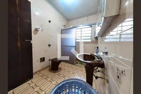 Casa à venda com 302m², 5 quartos e 4 vagas Casa à venda com 302m², 5 quartos e 4 vagasBanheiro Quarto 2