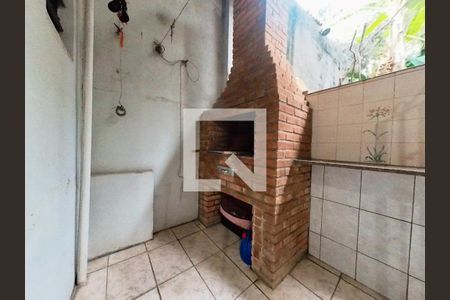Casa à venda com 302m², 5 quartos e 4 vagas Casa à venda com 302m², 5 quartos e 4 vagasChurrasqueira