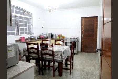 Casa à venda com 302m², 5 quartos e 4 vagasCozinha
