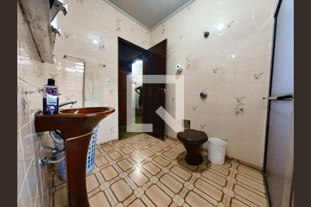 Casa à venda com 302m², 5 quartos e 4 vagas Casa à venda com 302m², 5 quartos e 4 vagasBanheiro Quarto 2