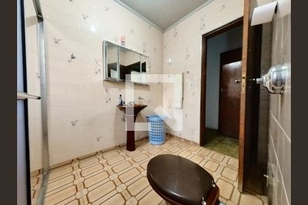 Casa à venda com 302m², 5 quartos e 4 vagas Casa à venda com 302m², 5 quartos e 4 vagasBanheiro Quarto 2