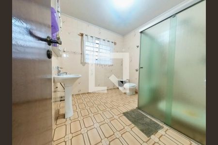 Casa à venda com 302m², 5 quartos e 4 vagas Casa à venda com 302m², 5 quartos e 4 vagasBanheiro Quarto 5