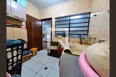 Casa à venda com 302m², 5 quartos e 4 vagas Casa à venda com 302m², 5 quartos e 4 vagasLavanderia