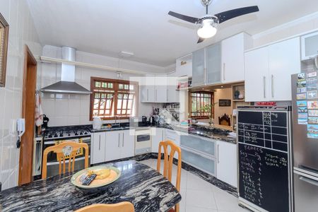 Casa para alugar com 500m², 5 quartos e 8 vagasCozinha