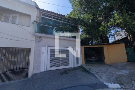 Casa para alugar com 265m², 3 quartos e 3 vagas Casa para alugar com 265m², 3 quartos e 3 vagasFachada