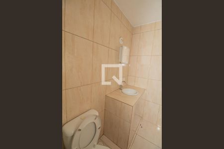 Banheiro de casa para alugar com 1 quarto, 35m² em Chácara Mafalda, São Paulo